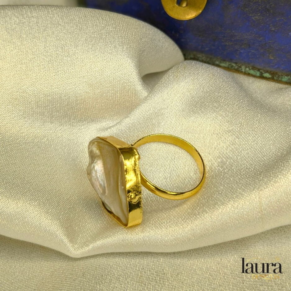 Baroque Pearl ring