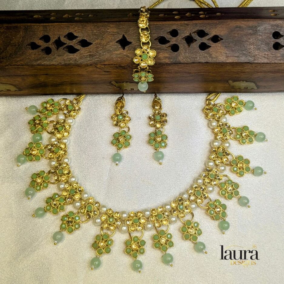 Green floral traditional necklace with mangtikka