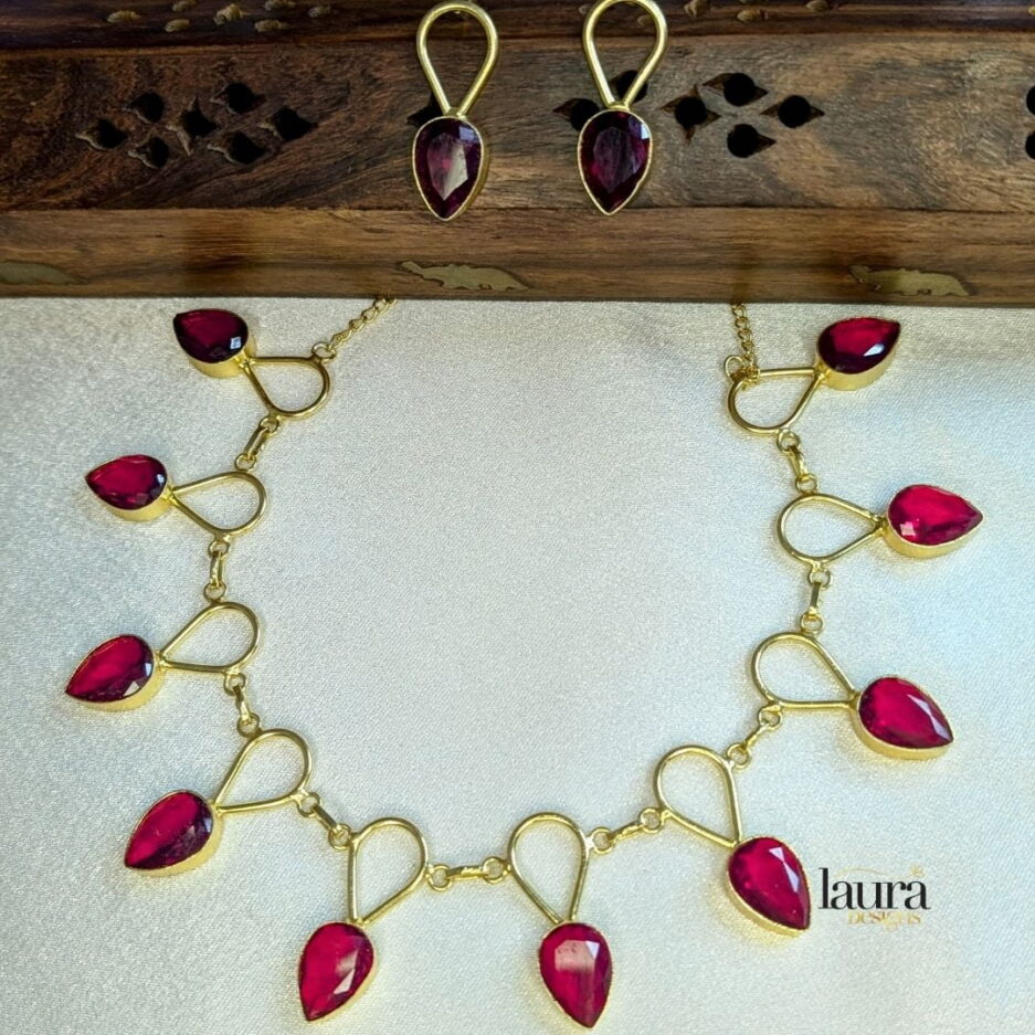 ihina red stonenecklace set