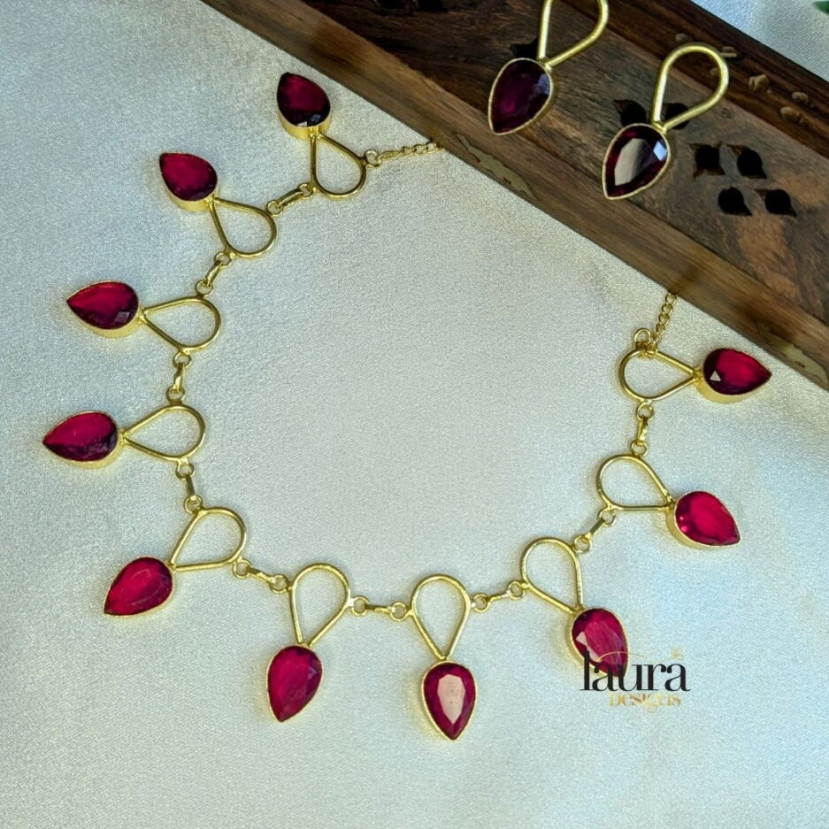 ihina red stonenecklace set