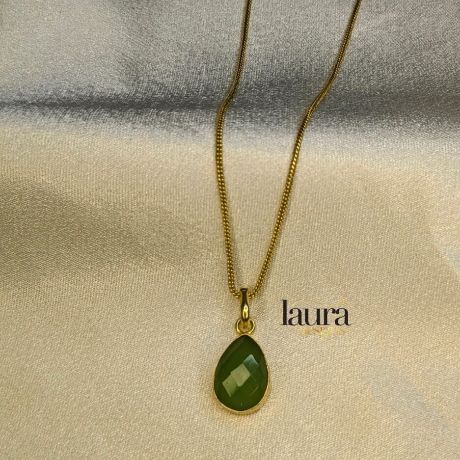 green stone pendant necklace