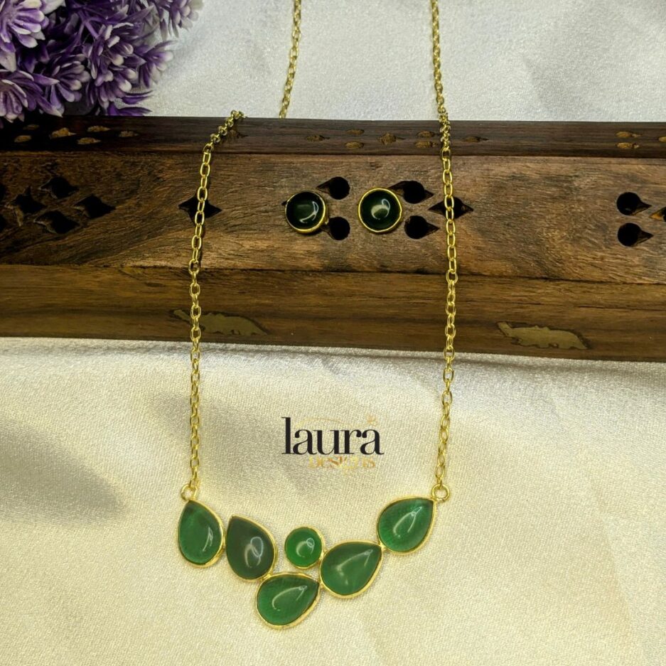 green stone necklace