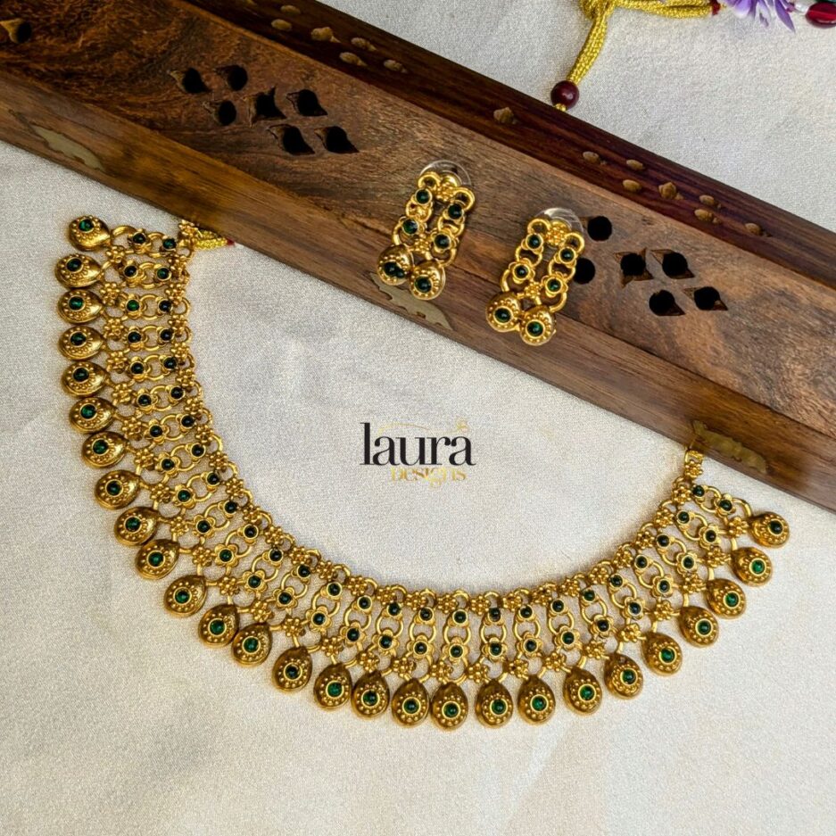 green traditional necklace set