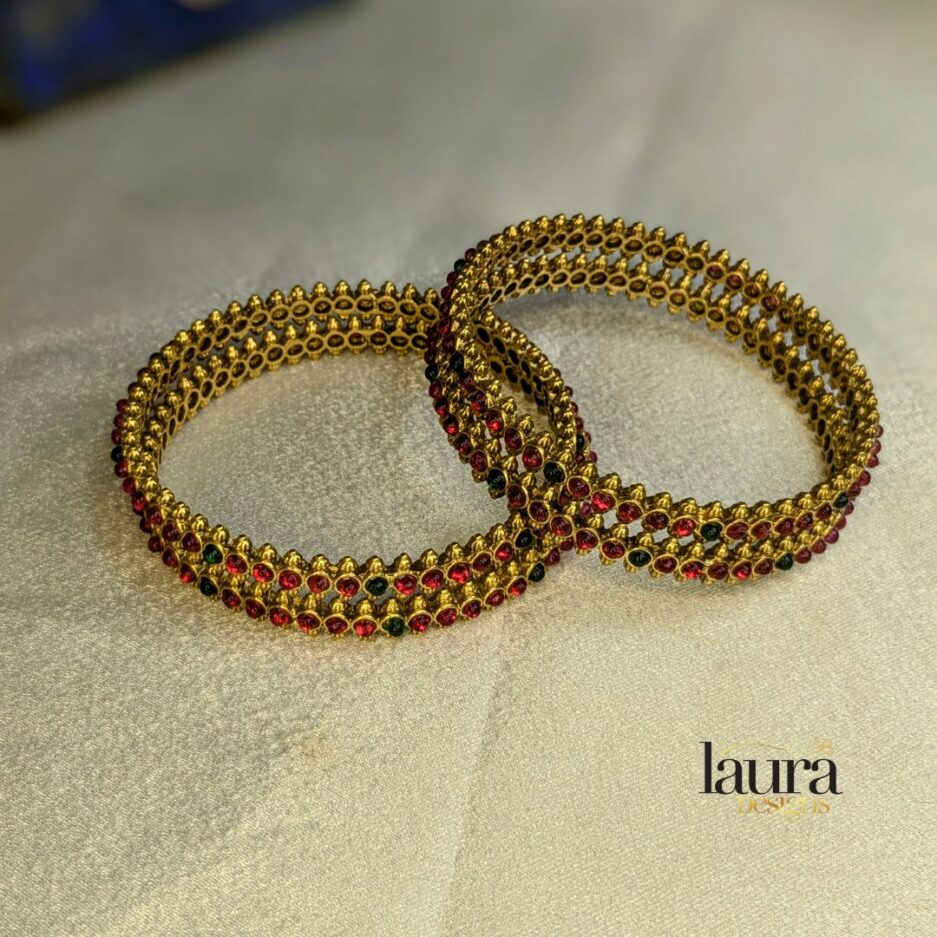 Traditional bangles with red and green stones (set of 4)