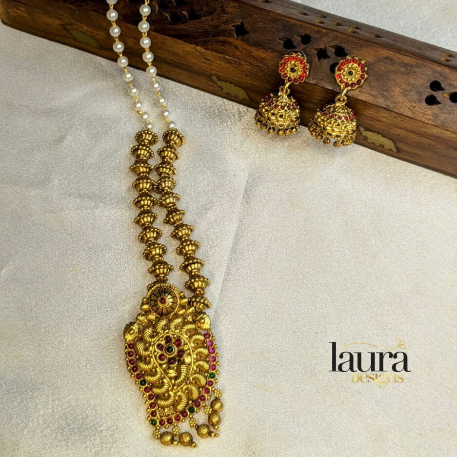 traditional neckpiece set