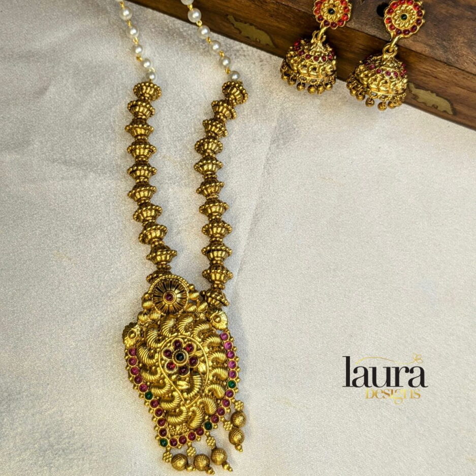 traditional neckpiece set