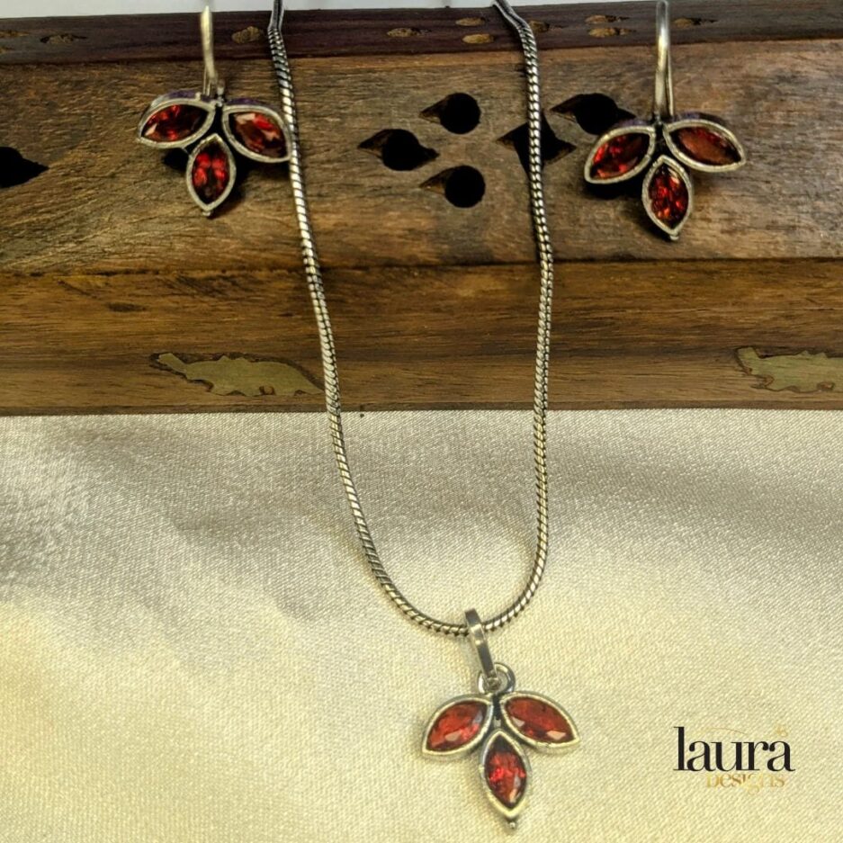 dark red necklace set (1)