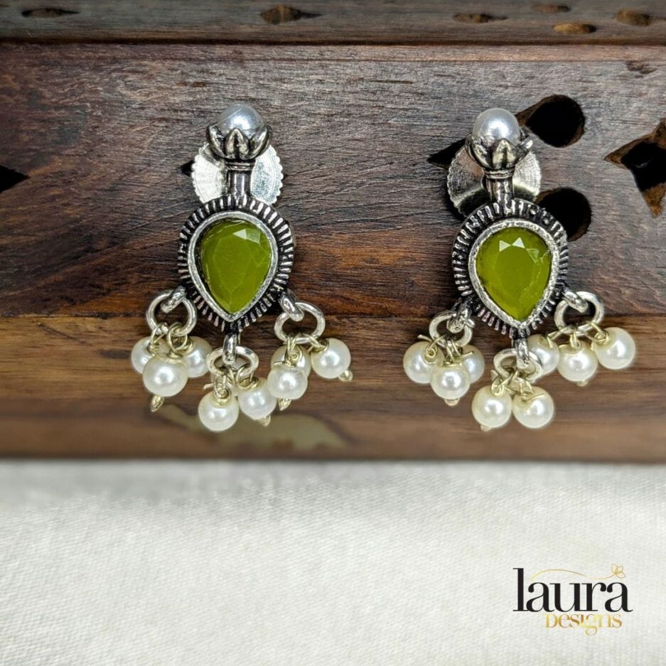 pista green earring