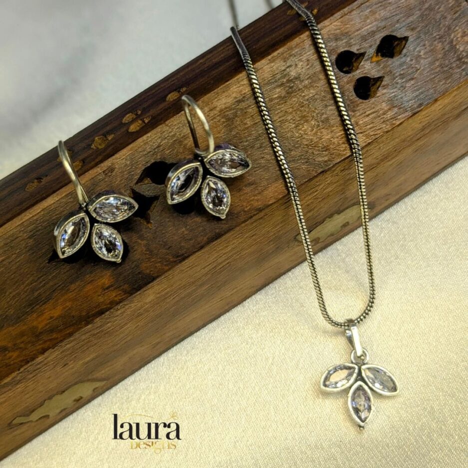 transparent necklace set (1)